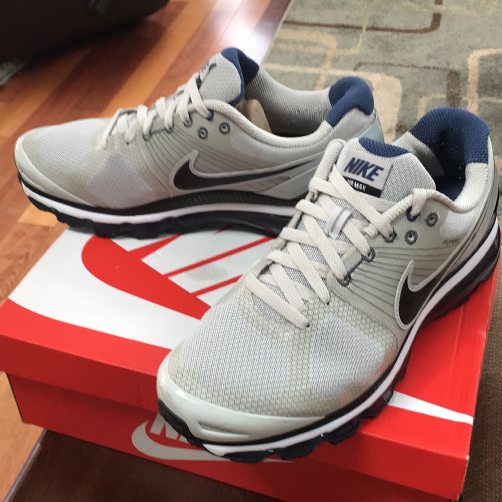 Nike Men’s tennis shoes - Picture 2 of 4